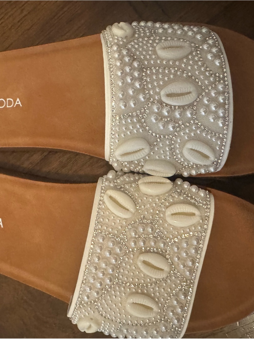 TOP Moda Ivory Beaded Shell Slide Sandals